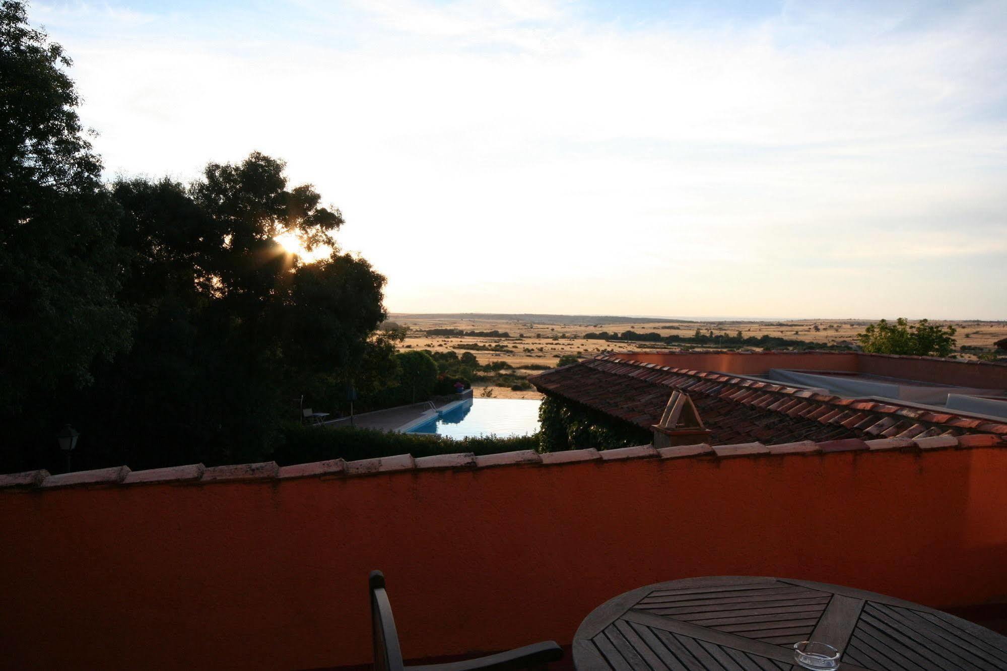 Hotel El Rancho เซโกเวีย ภายนอก รูปภาพ