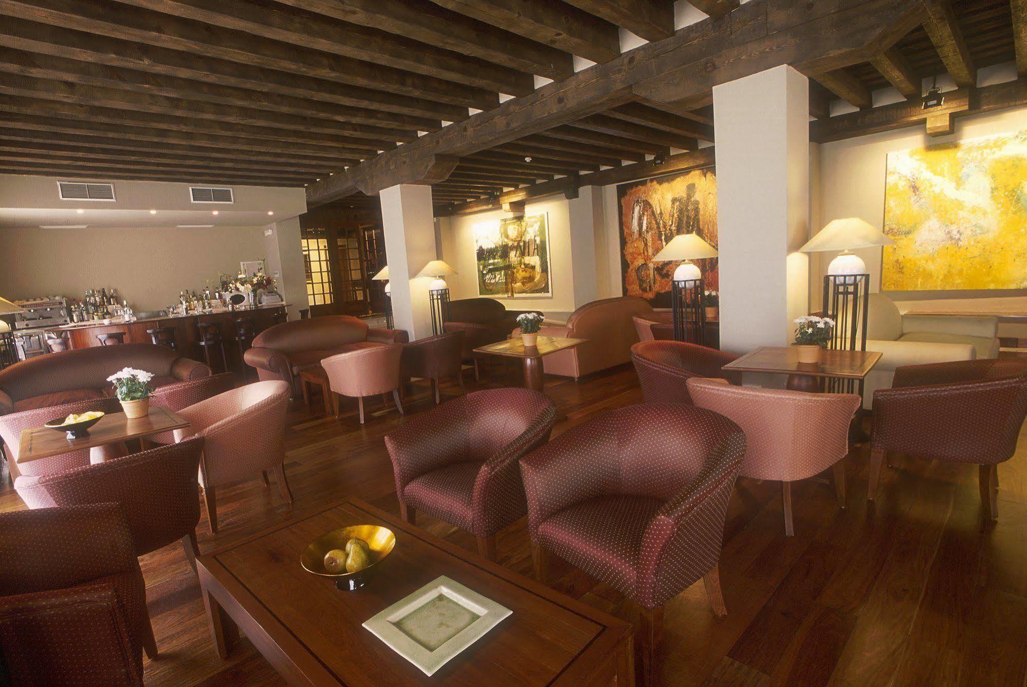 Hotel El Rancho เซโกเวีย ภายนอก รูปภาพ