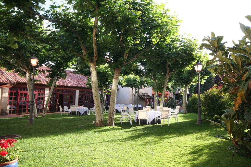Hotel El Rancho เซโกเวีย ภายนอก รูปภาพ