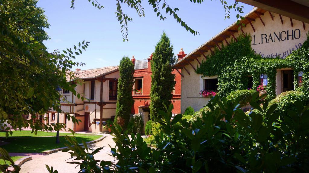 Hotel El Rancho เซโกเวีย ภายนอก รูปภาพ